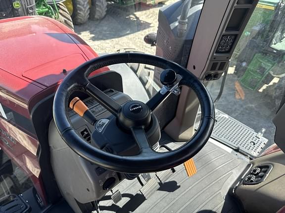 Image of Case IH Magnum 340 equipment image 2