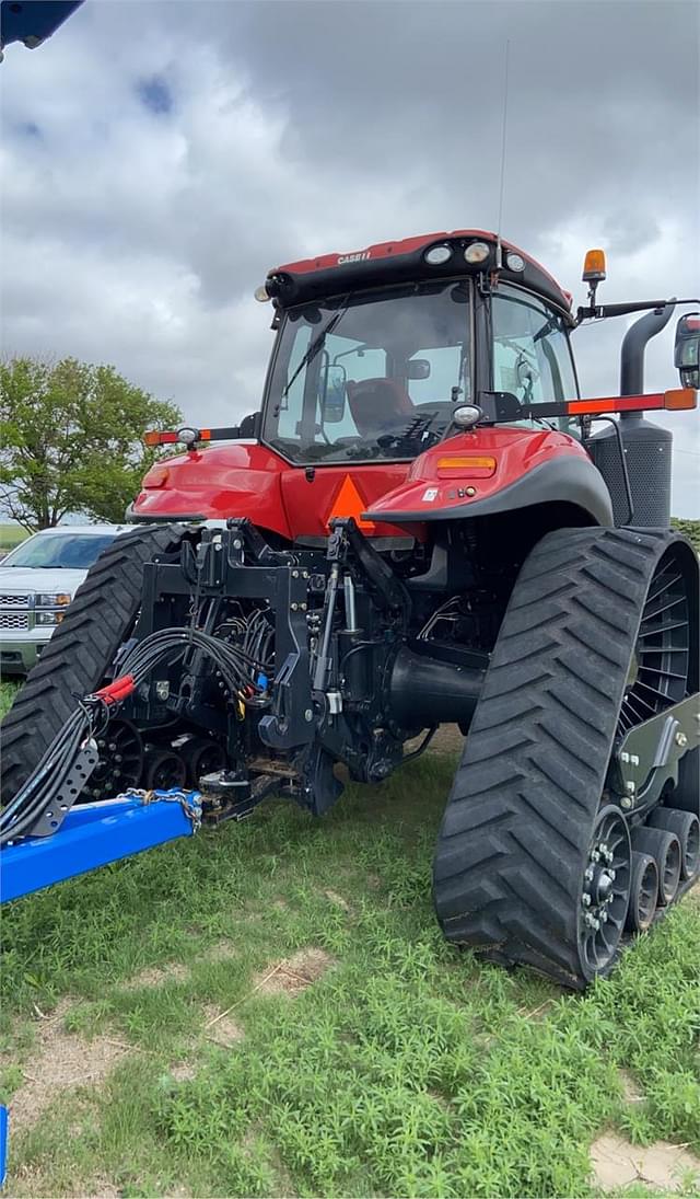 Image of Case IH Magnum 380 RowTrac equipment image 3