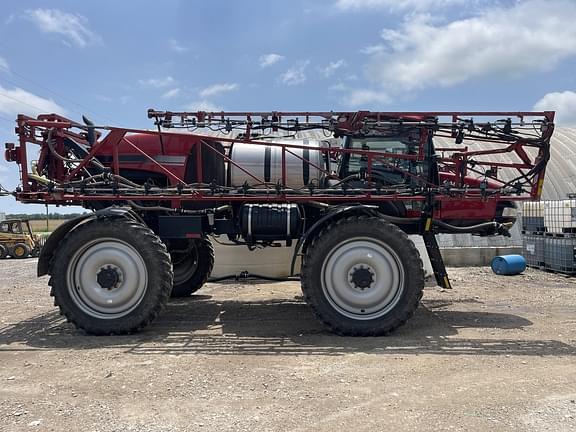 Image of Case IH Patriot 3240 equipment image 2