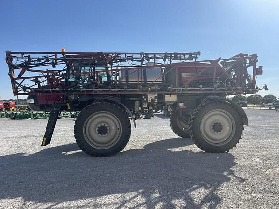 Image of Case IH Patriot 3240 equipment image 2