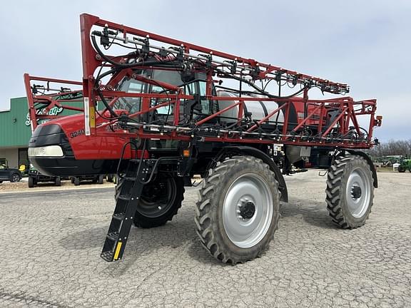 Image of Case IH Patriot 3240 equipment image 1