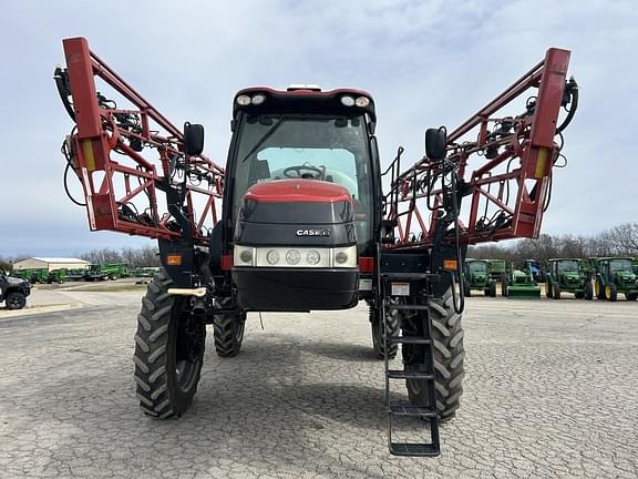 Image of Case IH Patriot 3240 equipment image 2