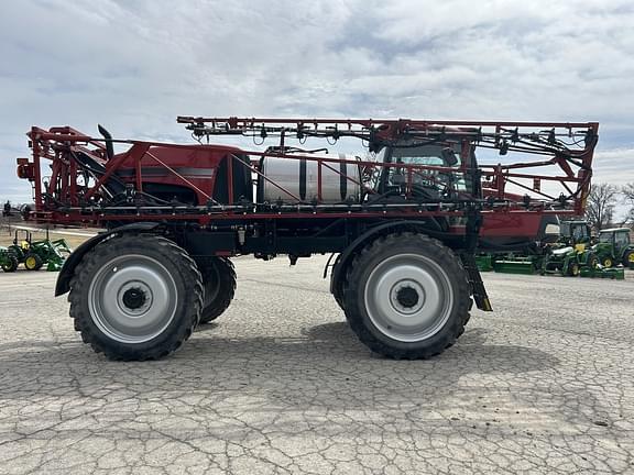 Image of Case IH Patriot 3240 equipment image 4