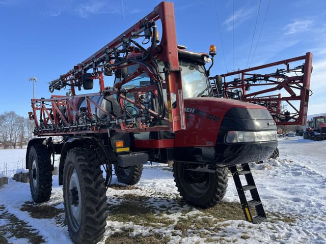 Image of Case IH Patriot 3240 equipment image 2