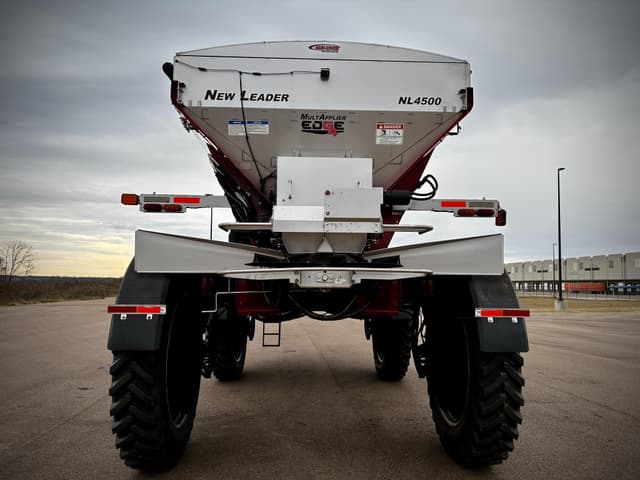 Image of Case IH 5550 Trident equipment image 3