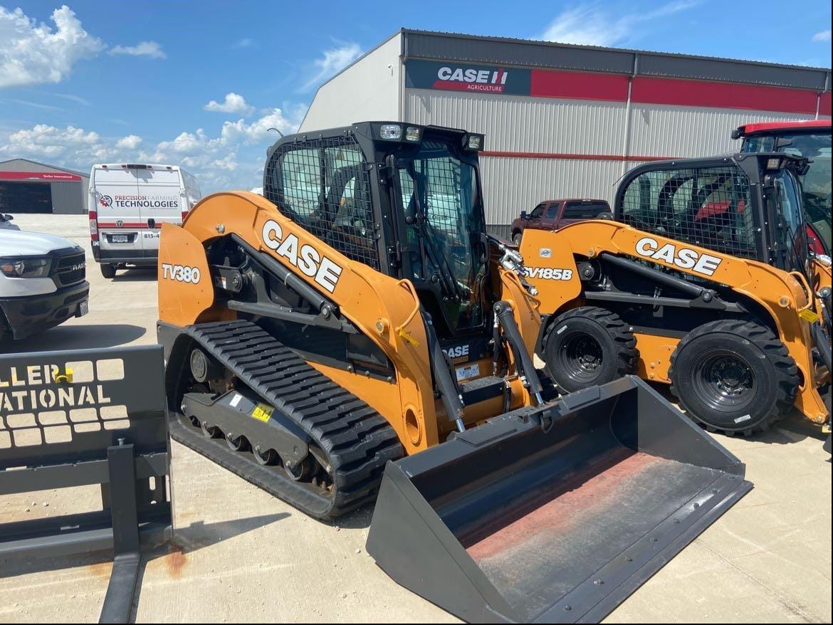 2018 Case TV380 Equipment Image0