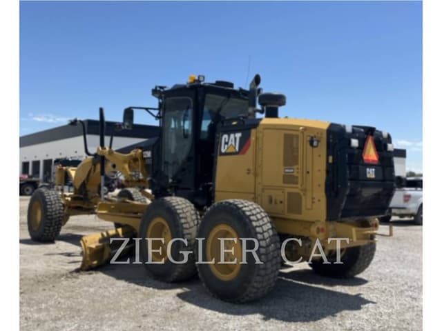 Image of Caterpillar 12M3 AWD equipment image 3