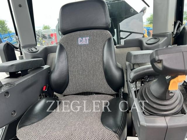Image of Caterpillar 140M3 equipment image 4