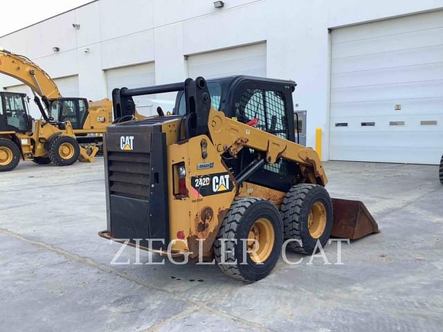 Image of Caterpillar 242D equipment image 2