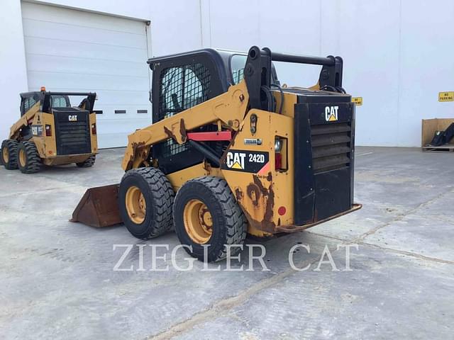 Image of Caterpillar 242D equipment image 4