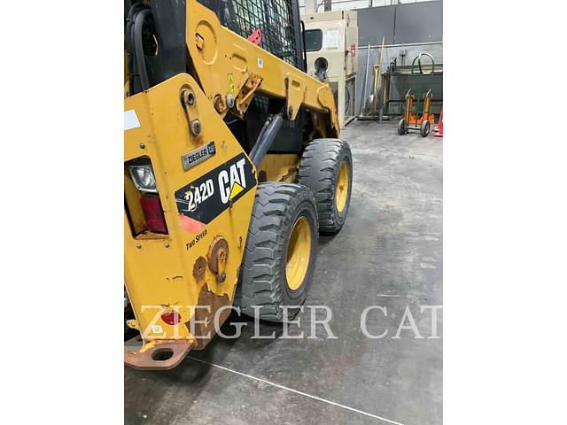 Image of Caterpillar 242D equipment image 1