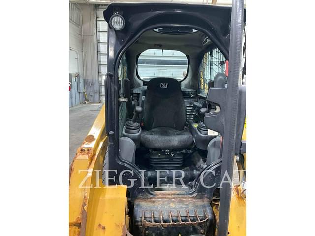 Image of Caterpillar 242D equipment image 3