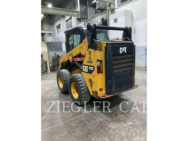 Image of Caterpillar 242D equipment image 4