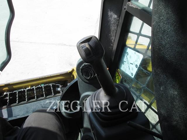 Image of Caterpillar 257D equipment image 4