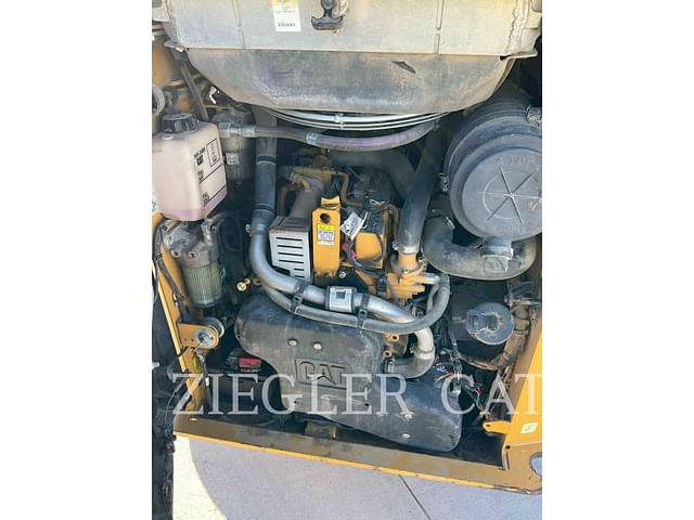 Image of Caterpillar 257D equipment image 1