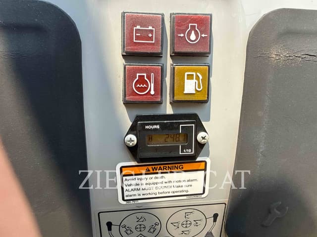 Image of Caterpillar 300.9D equipment image 4