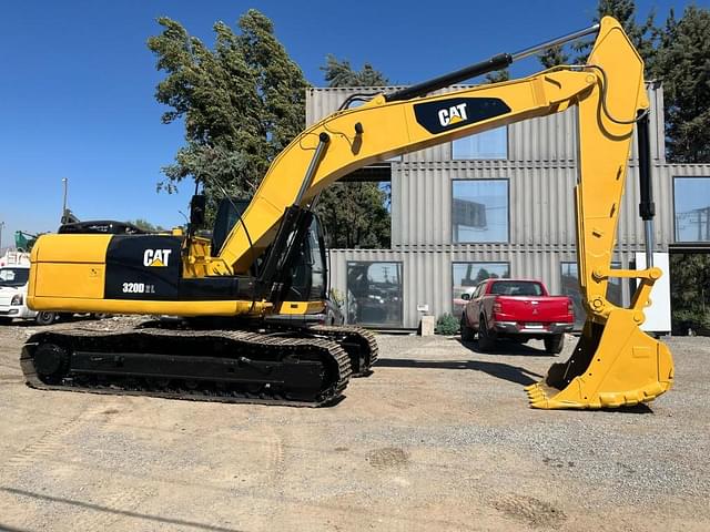 Image of Caterpillar 320D2L equipment image 1