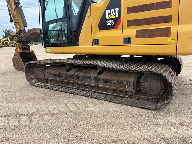 Image of Caterpillar 323 equipment image 3