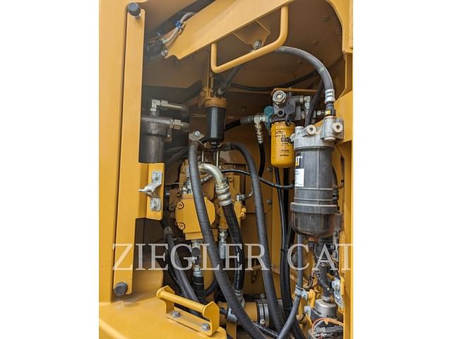 Image of Caterpillar 325FLCR equipment image 4