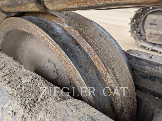 Image of Caterpillar 374F equipment image 3