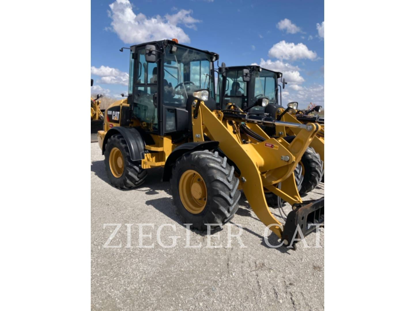 2018 Caterpillar 908M Equipment Image0