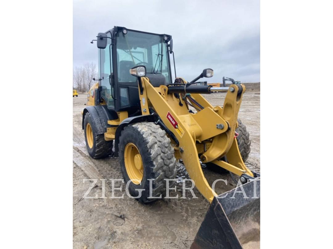 Image of Caterpillar 908M Image 0