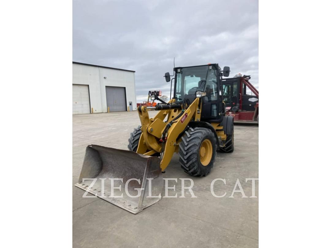 Image of Caterpillar 908M Image 1