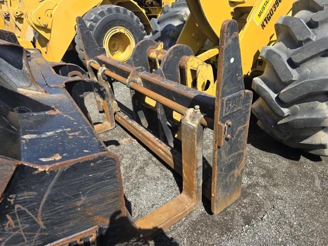 Image of Caterpillar 930M equipment image 2