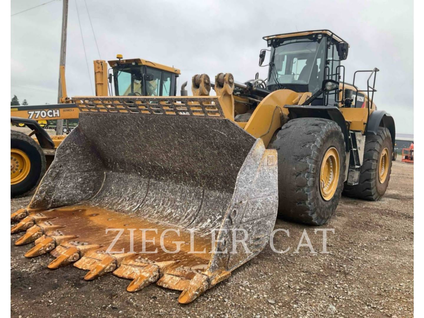 2018 Caterpillar 982M Equipment Image0