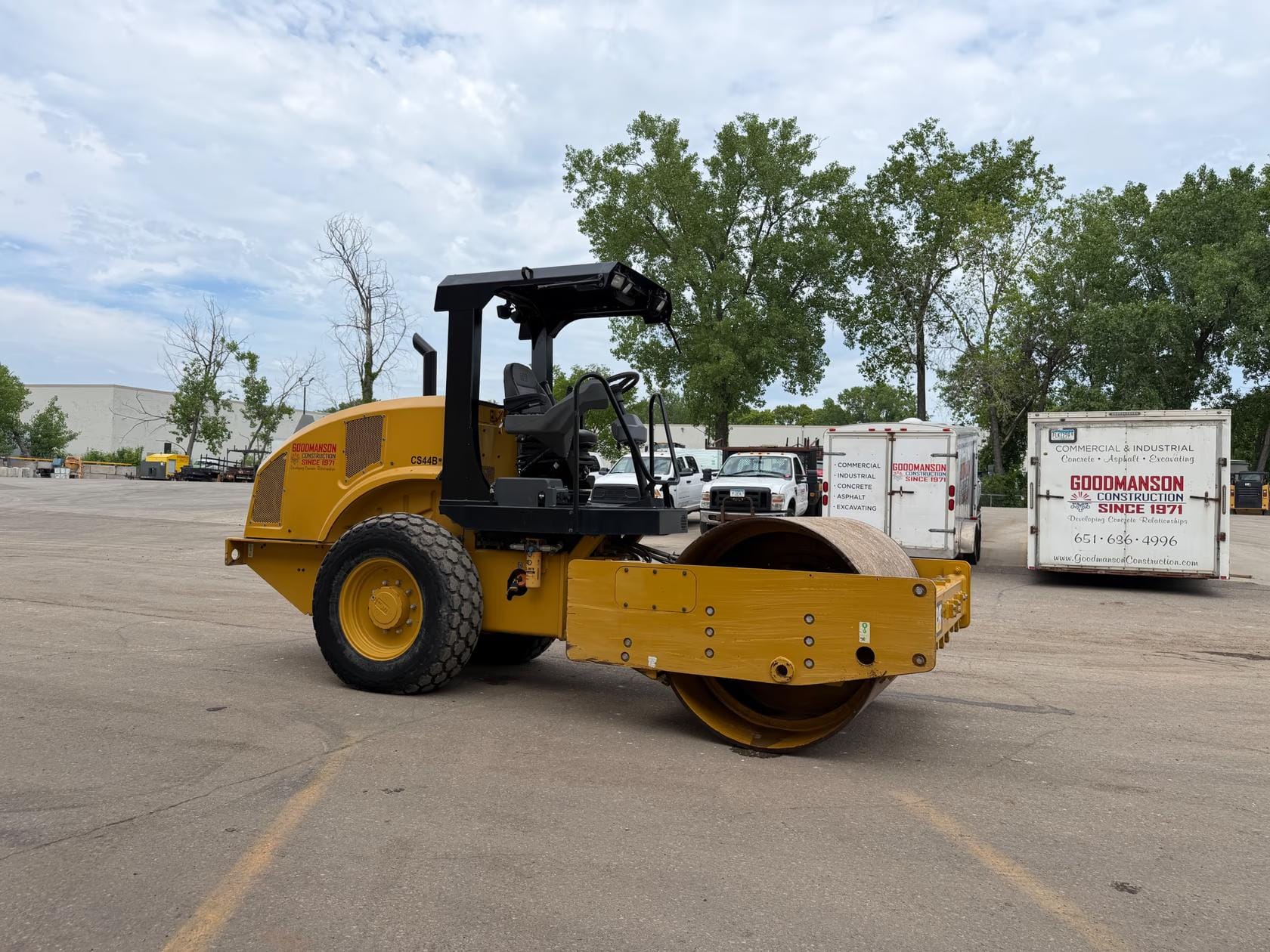 2018 Caterpillar CS44B Equipment Image0