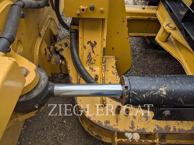 Image of Caterpillar D5K2 equipment image 3