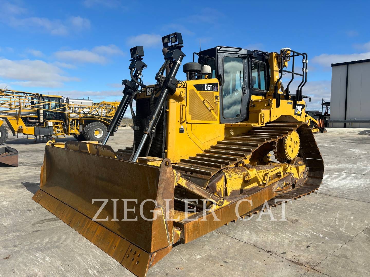 2018 Caterpillar D6T LGP Equipment Image0