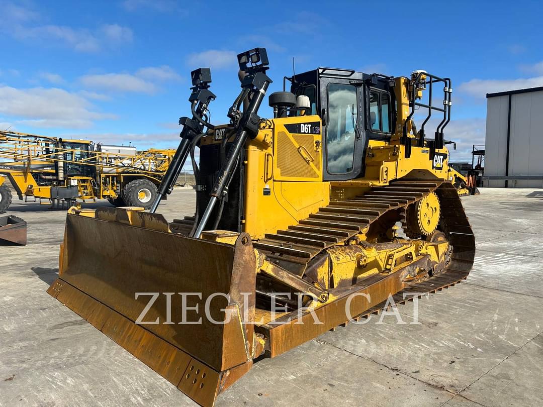 Image of Caterpillar D6T LGP Primary Image