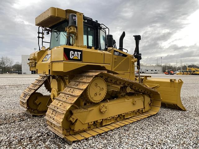 Image of Caterpillar D6T LGP equipment image 2