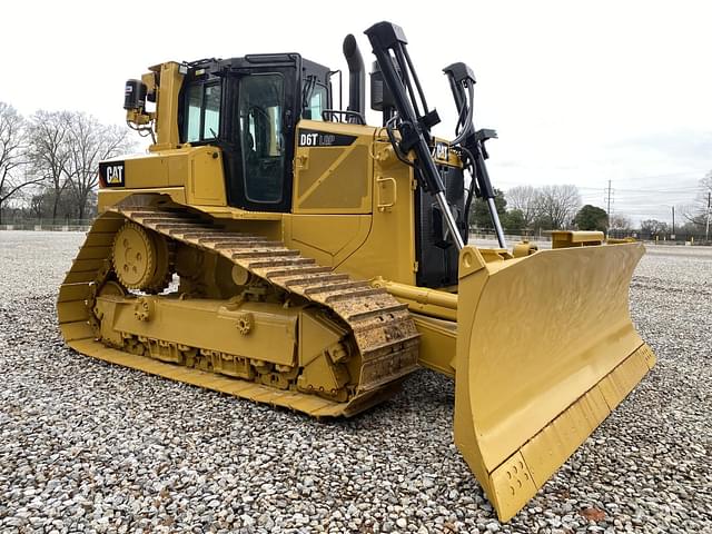 Image of Caterpillar D6T LGP equipment image 3