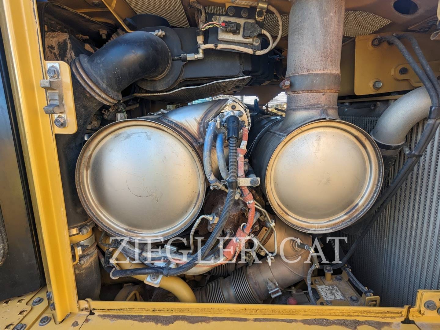 2018 Caterpillar D6T LGP Equipment Image0