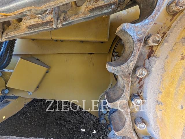 Image of Caterpillar D6T LGP equipment image 4