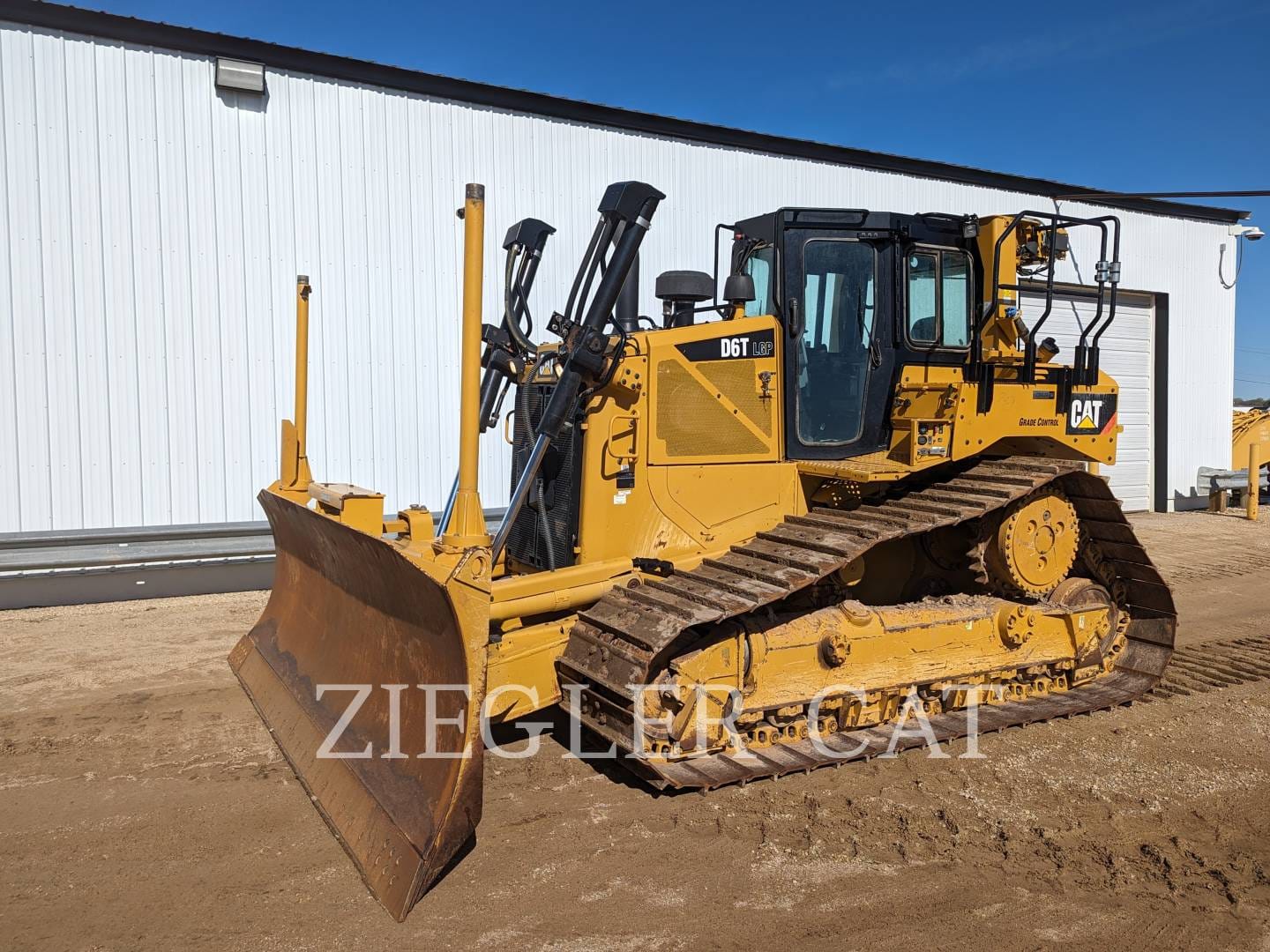2018 Caterpillar D6T Equipment Image0