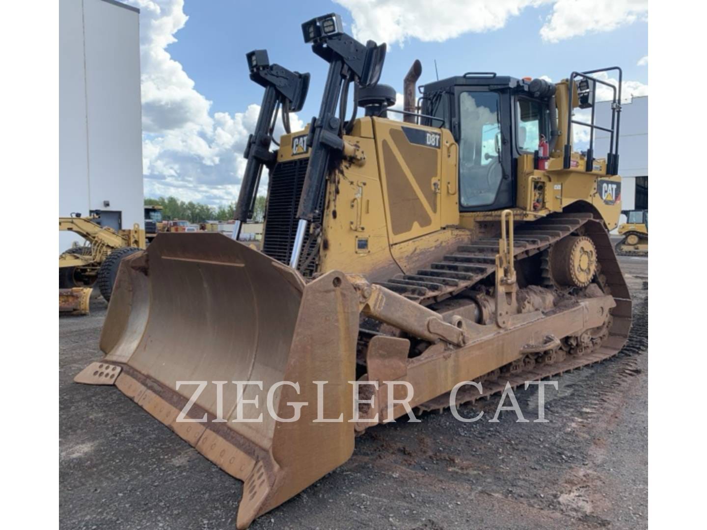 2018 Caterpillar D8T Equipment Image0