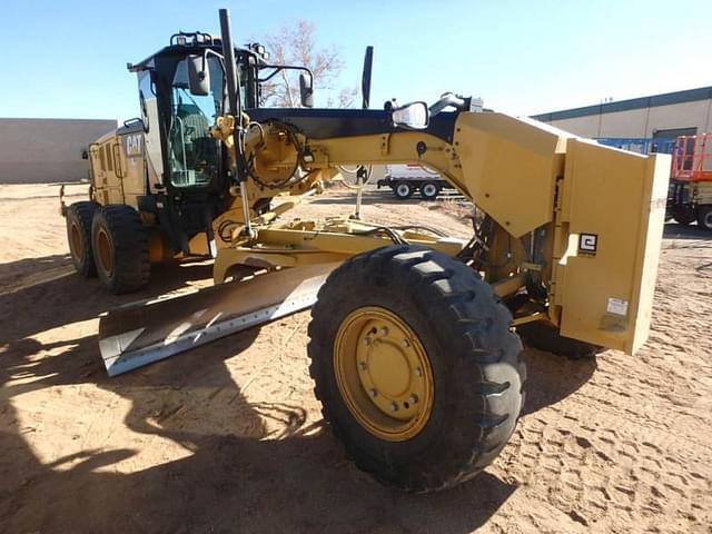 Image of Caterpillar 12M3 AWD equipment image 2
