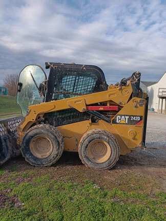 2018 Caterpillar 242D Equipment Image0