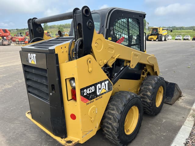 Image of Caterpillar 242D equipment image 3