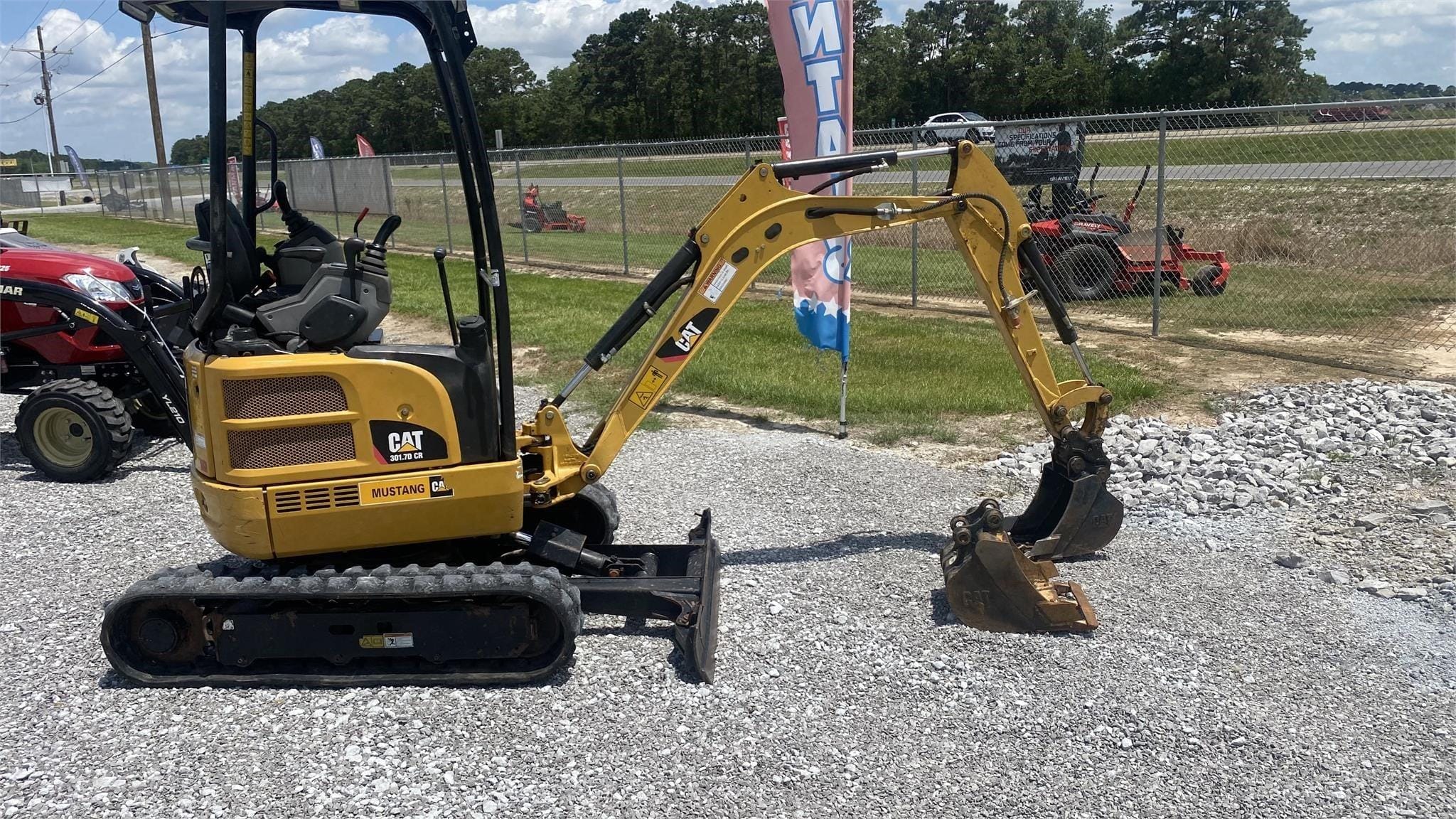 2018 Caterpillar 301.7 CR Equipment Image0