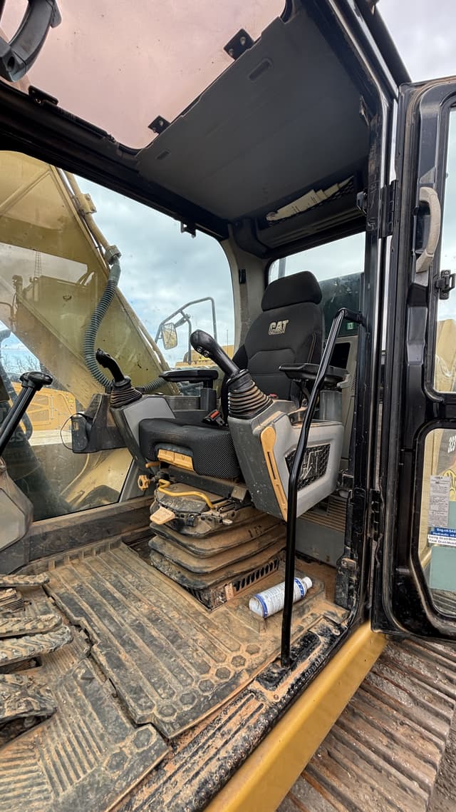 Image of Caterpillar 323 equipment image 3