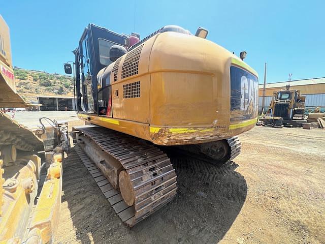 Image of Caterpillar 323D equipment image 4