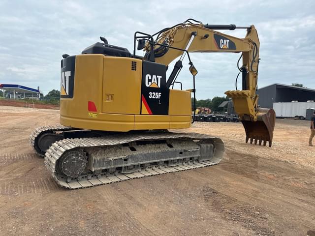 Image of Caterpillar 325FLCR equipment image 4