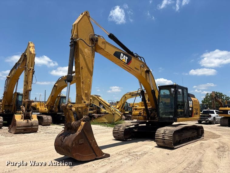 2018 Caterpillar 326FL Equipment Image0