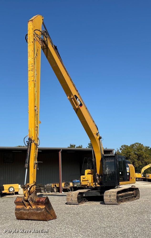2018 Caterpillar 326FL Equipment Image0