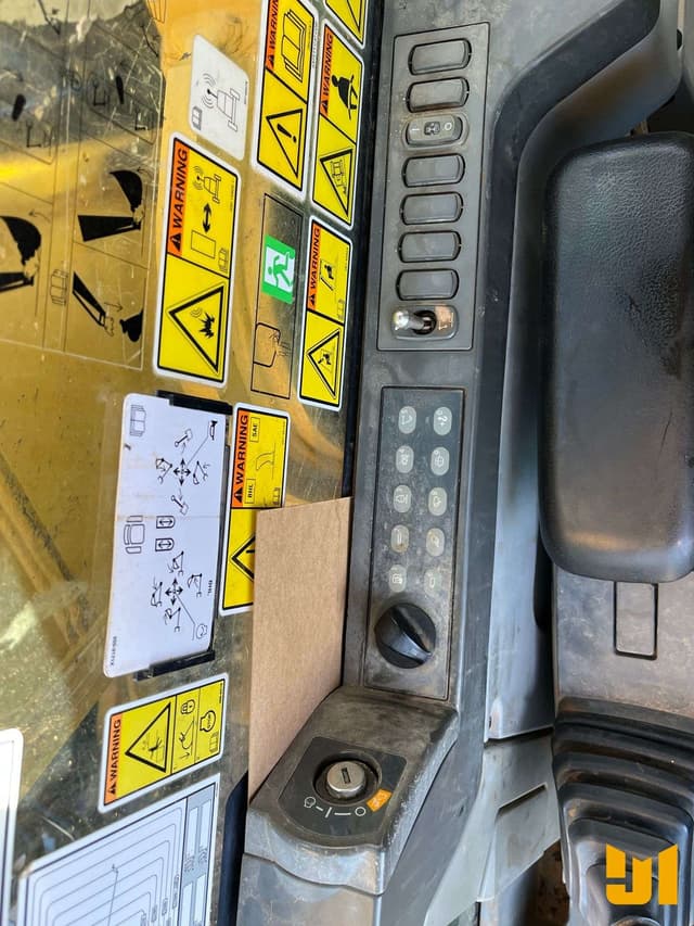 Image of Caterpillar 330FL equipment image 3