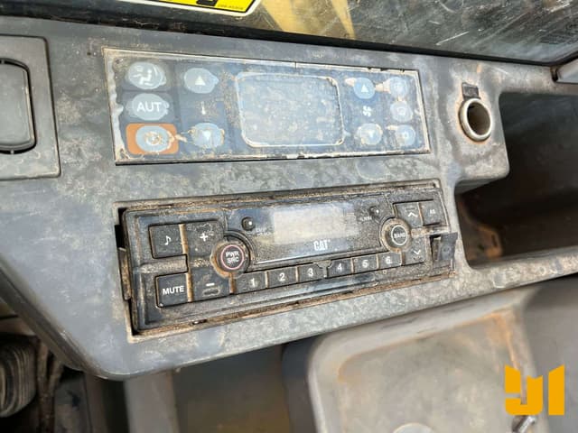 Image of Caterpillar 330FL equipment image 4